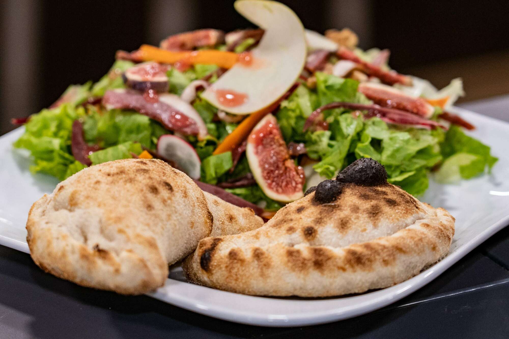 Mam'Zelle Pizza - Calzone et salade